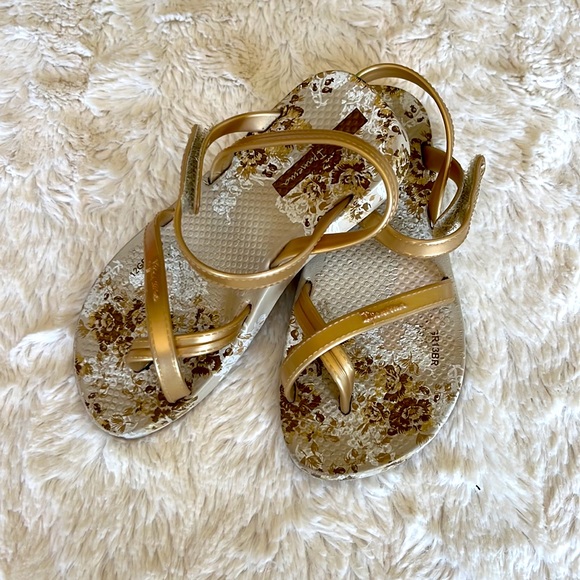 Ipanema Kids Sandals Gold/ Cream -Little Girls Size 8 - Picture 2 of 6
